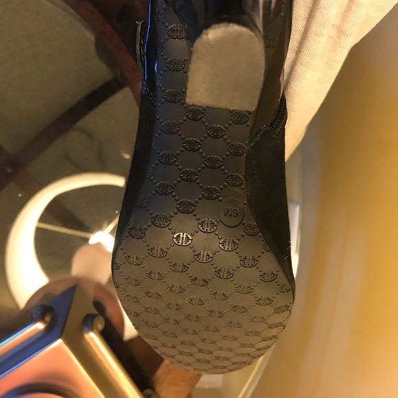 Antonio Melani black suede and leather boots - Picture 4 of 7